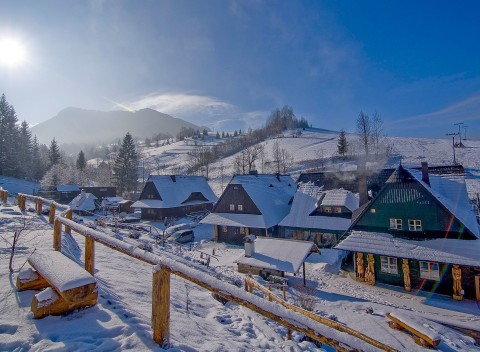 Malá Fatra: Jánošíkov dvor blízko skiareálov s polpenziou, saunou a masážou.