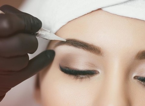 Permanentne upravená! Permanentný make-up obočia, pier, očných liniek v Salóne AZ.