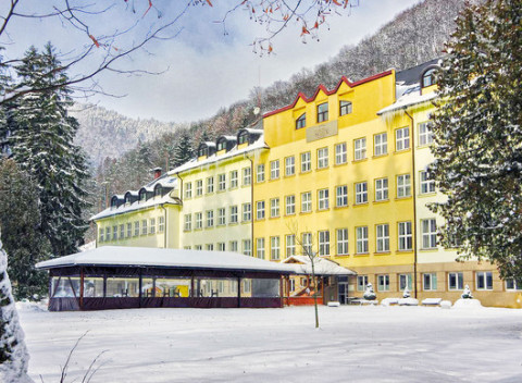 Zimné pobyty s polpenziou v Rajeckých Tepliciach v známom hoteli Skalka***.