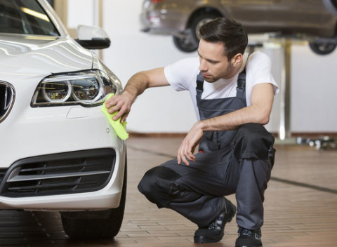 Kompletné ručné umytie vozidla s tepovaním alebo dezinfekcia ozónom.