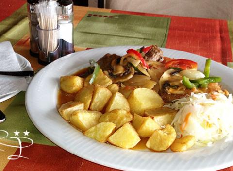 Misa plná 3 druhov mäska Výdatný obed či večera v Rusovciach