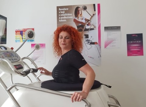 Intenzívne cvičenie s InfraVacuShape alebo Rolletic na efektívne tvarovanie postavy.