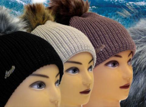 Vyzbrojte sa do zimy Elegantná čiapka Avanti s chlpatým brmbolcom