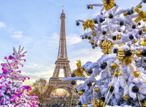 Čarovný adventný Paríž s vianočnými trhmi a ohňostrojom v Disneylande.