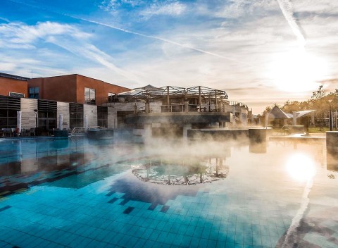 Sárvár: Apartman Hotel Sárvár *** so vstupom do termálnych kúpeľov a polpenziou.