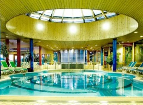 Luxusný zážitkový pobyt v Maďarsku kúsok od hraníc. Ubytovanie v Hoteli Silvanus**** s nadštandardným wellness centrom a polpenziou. 