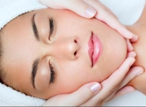 Prirodzené omladenie buniek Liftingová masáž tváre, krku a dekoltu Endermolift