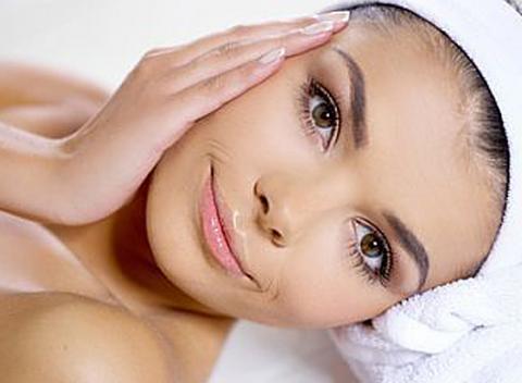 Hĺbkové čistenie pleti Diamantová dermabrázia s úpravou obočia 