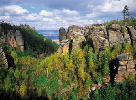 Skvelá dovolenka pre dvoch s polpenziou a ochutnávkou varených vín. Nechajte sa zlákať krásami skalných miest a úchvatnej prírody. 