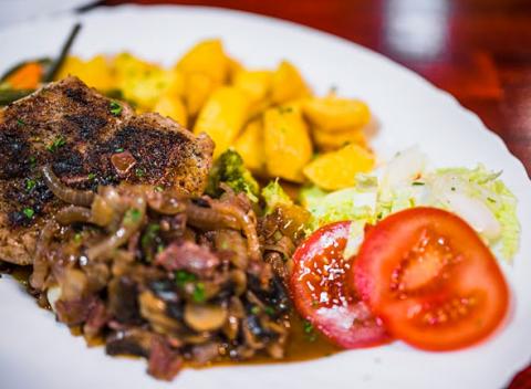 Vyrazte na pirátsku výpravu Doprajte si šťavnatý steak z bravčovej panenky