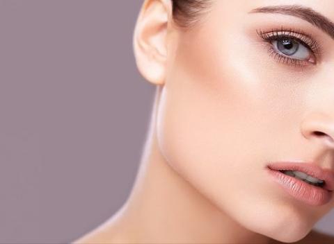 Spevnená pleť fototerapiou Dorovnajte hladinu slnka vo vašom organizme 