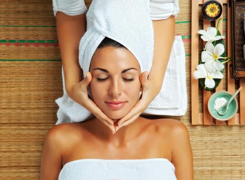 Stále krásna a mladá Profesionálne ošetrenie pleti-masáž, úprava obočia 