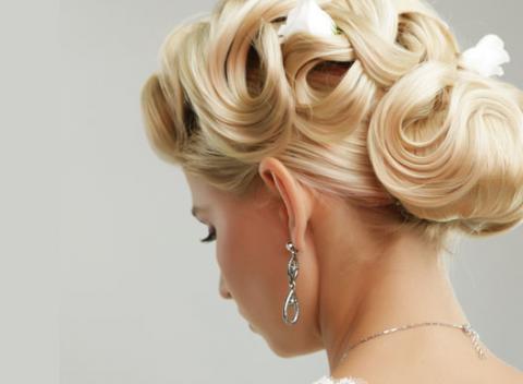 Privítajte zimu veľkolepo Dámsky-pánsky strih, farbenie či spoločenský účes 