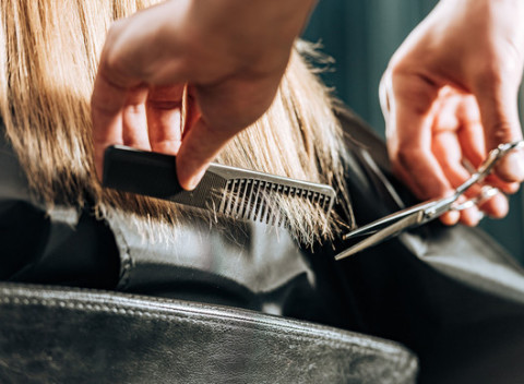 Dámsky alebo pánsky strih, regenerácia vlasov a farbenie v Ondis studio.