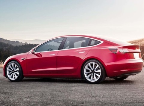 Nezabudnuteľná jazda na Tesle 3 Performance - neopakovateľný zážitok z jazdy.