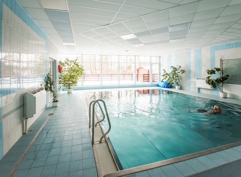 Beskydy pri skiareáloch v Hoteli Odra *** s polpenziou, wellness a bazénom.