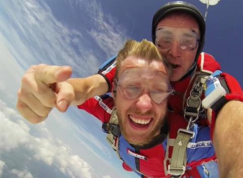 Svet z vtáčej perspektívy Tandemový zoskok nad prekrásnymi Bojnicami