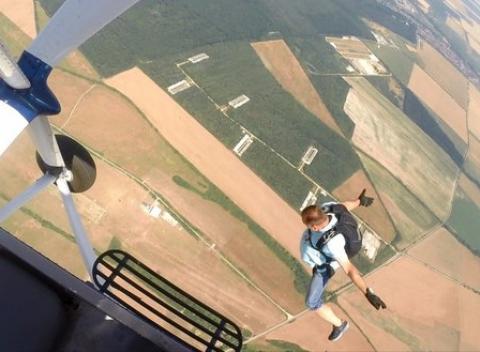 Výcvik a  zoskok s padákom Otvorte si dvere do sveta vrcholového adrenalínu