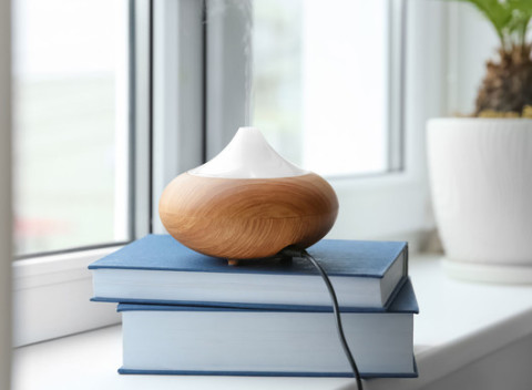 Nové dizajnové difuzéry s príjemným rozptyľovaním vône + olejček ako darček ku každému difuzéru.