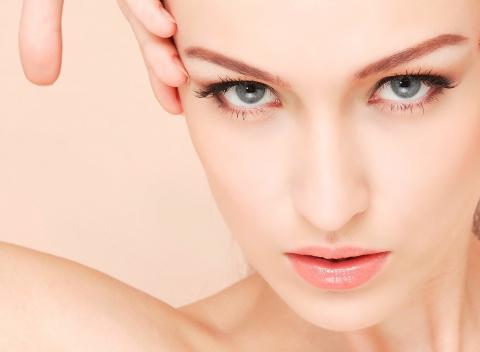 Omladnite na počkanie Aplikácia 1 ml výplňového materiálu RESTYLANE