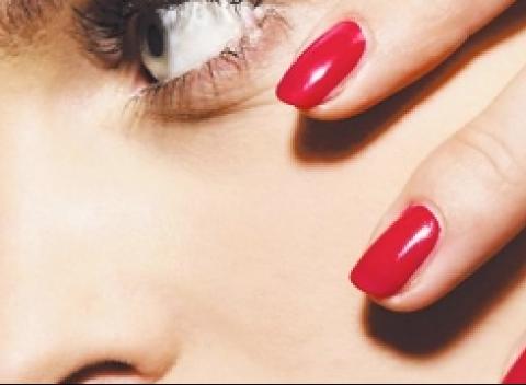 Krásne a upravené nechty GEL LAK na jemné a lámajúce sa nechty  