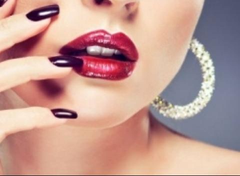 Krásne a upravené nechty Gélové nechty či ich doplnenie, lakovanie nechtov 