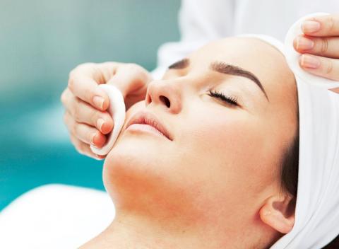 Žiarivejšia a krajšia pleť Čistenie Skin Scrubberom s kolagénom a kyselinou