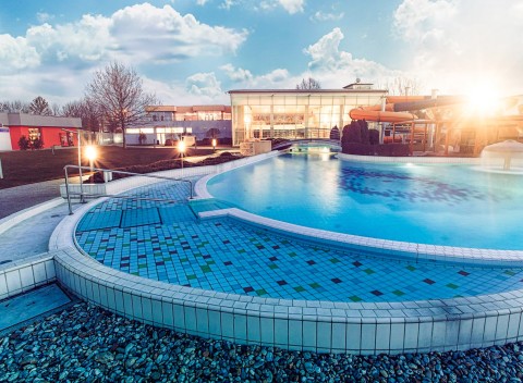 Senec v Hoteli Nostalgia *** s polpenziou, vstupom do aquaparku a zľavami.