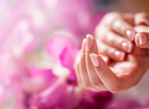 Gélové nechty, manikúra a výživný zábal na ruky a nechty v Nails by Adriana.