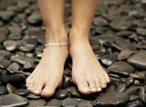 Koniec plesni na nohách Laserová bezbolestná liečba nechtovej plesne 