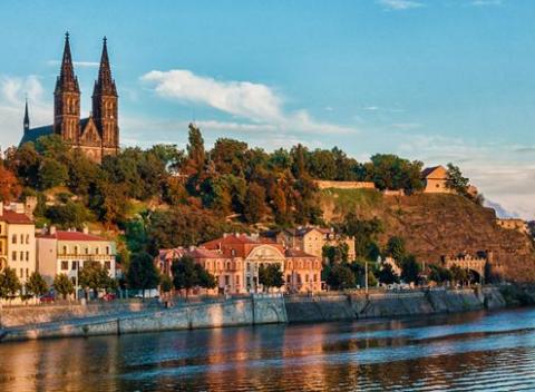 Objavte krásy Prahy Dovolenka pre dvoch s raňajkami na brehu Vltavy