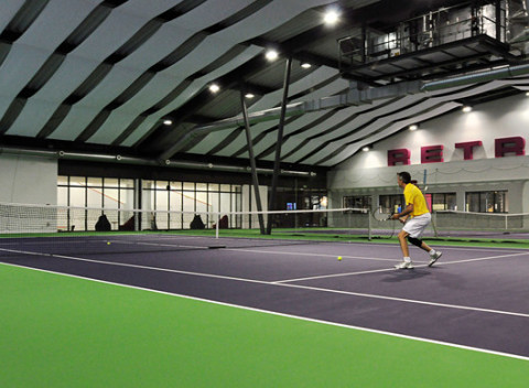 Hodinový vstup na tenis v RETRO Sport & Wellness (platí počas týždňa v čase od 19.00 do 23.00 hod.).