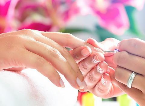 Krásne a upravené rukyJaponská či klasická manikúra s masážou rúk