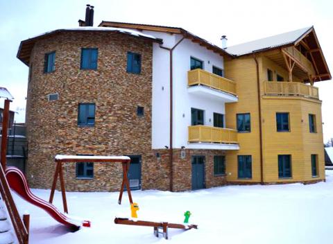 Zimný relax s polpenziou v oravskom penzióne Beskydy***, ideálny pre rodiny s deťmi, aktívnych turistov či relaxačné pobyty.