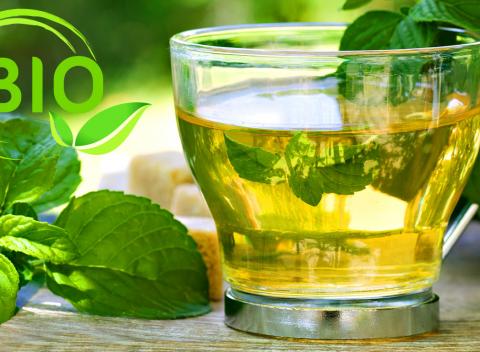 Zahrejte sa počas chladných večerov výbornými sypanými čajmi SOLARIS z certifikovaných bylín. Vyberte si zo 4 lahodných príchutí. 