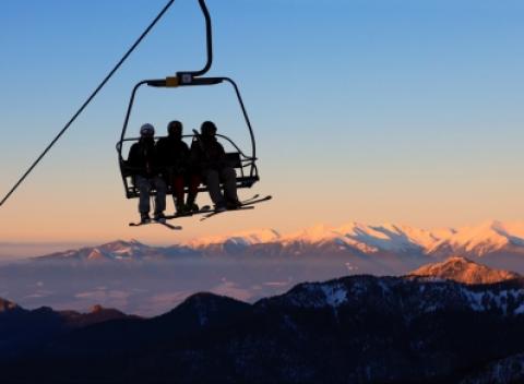 Dovolenka v lokalite Vysokých Tatier v penzióne Kriváň. Tešiť sa môžete na výdatnú polpenziu, zľavu do aquaparku Poprad a krásne okolie.
