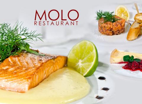 Lososový tatarák alebo steak z lososa a na záver ako dezert lahodný cheesecake. Takto si pochutnáte v MOLO RESTAURANT.