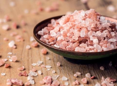Život si netreba len osladiť, ale v správnej miere aj osoliť. Pretože himalájska soľ je soľou života a navyše obsahuje dôležité minerály.