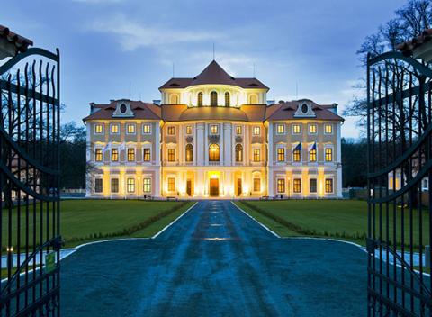 Romantika na krásnom českom zámku Liblice****. Chceli by ste vyskúšať ako si žili šľachtici pred 200 - 300 rokmi?