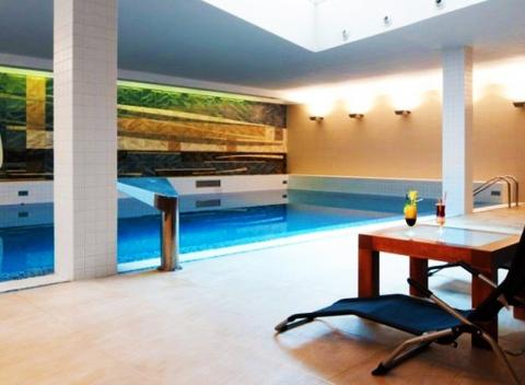 S dnešnou ponukou tu môžete vo dvojici stráviť pár dní s neobmedzeným leňošením vo wellness. Vyhriať sa môžete v saune a soláriu.