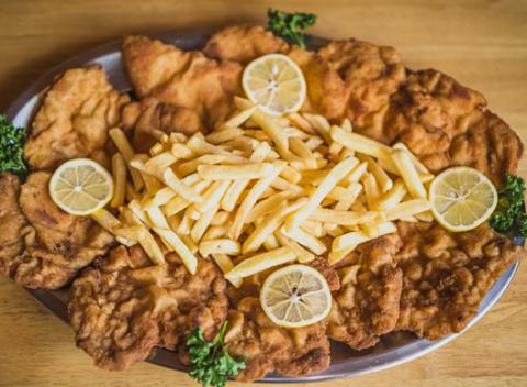 Toľko mäsa ste pokope ešte nevideli! Doprajte si spolu s priateľmi či s rodinou skvelú slovenskú hostinu v Salaši u Poláčka.  