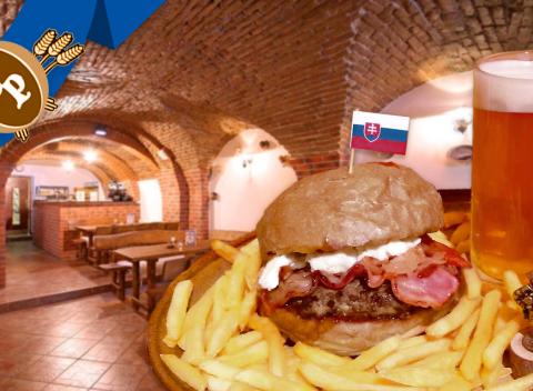 Domáci Jánošíkov hamburger v Staroslovienskej pivárni v centre Bratislavy. Potešte aj vy svoje chuťové poháriky.