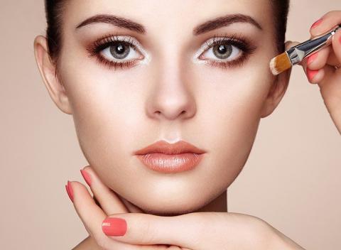 Dokonalý makeup je sebavedomie. Získajte certifikát na vizážistické minimum, základy maskérstva a večerné a svadobné líčenie. 