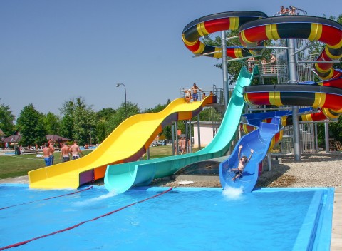 Penzión Korzika v Patinciach s polpenziou a neobmedzeným vstupom na kúpalisko.