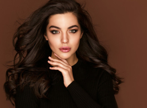 Melír pre oživenie, strih pre dokonalý vzhľad a regenerácia pre zdravé a silné vlasy.