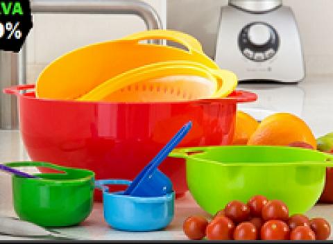 Skvelá sada odolných plastových pomocníkov do Vašej kuchyne. Šalátová miska, cedidlo, odmerky, to všetko vždy po ruke.