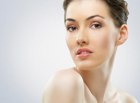 Hydratačné ošetrenie pleti. Týmto ošetrením sa hĺbkovo povzbudzuje hydratácia, viazanie kolagénu a posilňuje sa obranyschopnosť pokožky.