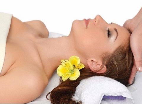 Ošetrenie pleti, wellness masáž tváre a dekoltu v trvaní 60 minút. Nechajte sa rozmaznávať profesionálnou starostlivosťou. 