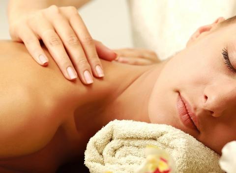 Vyberte si 60 minútový relax pri klasickej masáži alebo si ešte viac oddýchnite pri 90 minútach s liečebno-relaxačnou masážou. 