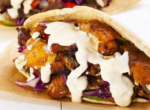 Dostali ste obaja chuť na niečo hriešne? Máme pre vás skvelý tip v podobe vynikajúceho kuracieho kebabu v chrumkavom pitta chlebíku.
